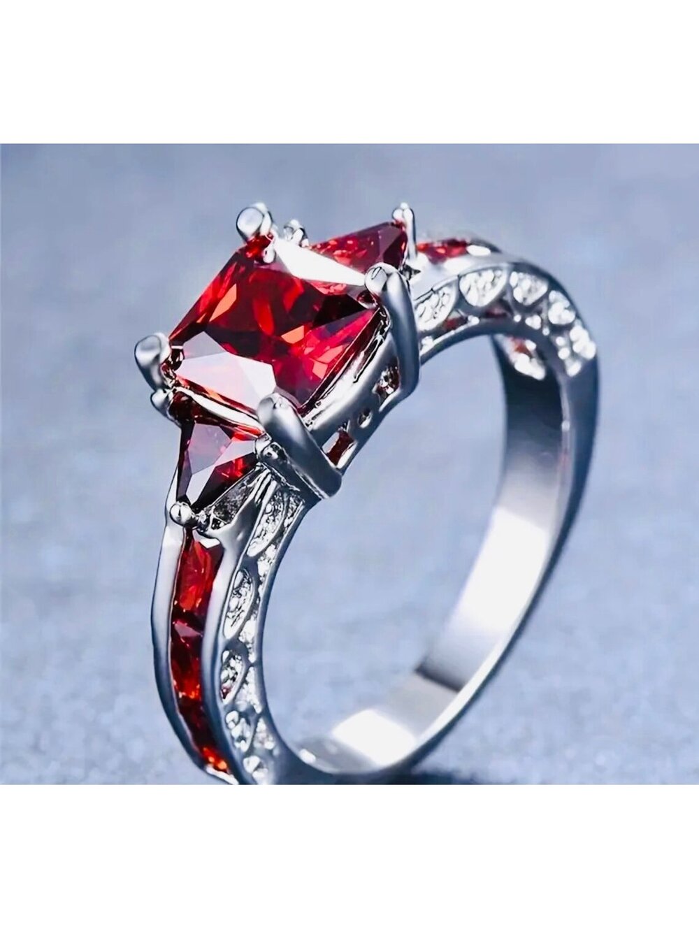 New - Vibrant Silver Retro Square Shimmering Red Crystal Ring - Size 7